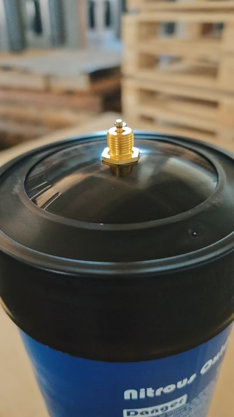 Factory standard small-outlet valve without protective cap