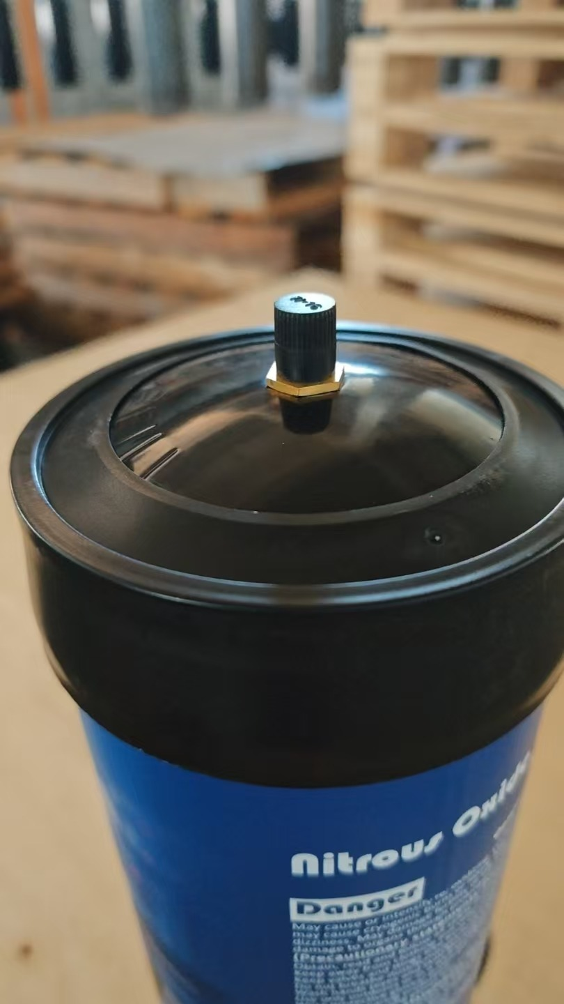 Factory standard small-outlet valve with optional black protective cap